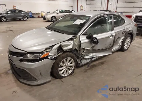 2022 Toyota Camry Le из США, поврежденный, VIN 4T1C11AK2NU052242